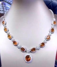 AIG-zertifizierte 43.00 Karat orangefarbene Saphire  12,00 Karat Diamanten 18k Gold Halskette