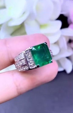 AIG Certified 4.00 Carat Zambian Emerald  1.48 Ct Diamonds  18K Gold Ring