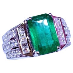 AIG-zertifizierter 4,00 Karat sambischer Smaragd  1,48 Karat Diamanten  18K Gold Ring 