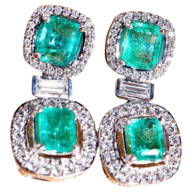 Orecchini in oro 18k con smeraldi dello Zambia certificati AIG da 4,40 carati e 1,15 carati di diamanti