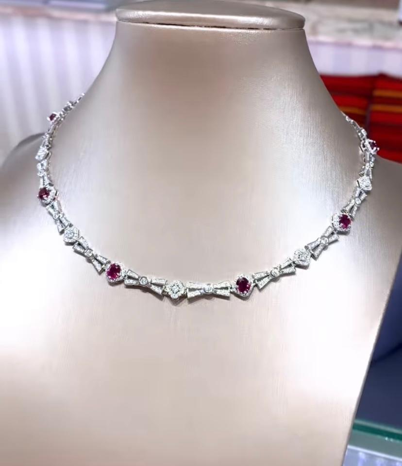 AIG Certified 4.50 Carat Siam Rubies  2.49 Ct Diamonds 18K Gold Necklace In New Condition For Sale In Massafra, IT