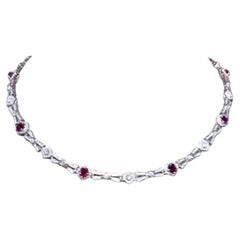 Rubis Siam certifié AIG de 4,50 carats  Collier en or 18 carats avec 2,49 ct de diamants