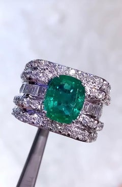 AIG Certified 4.50 Carat Zambian Emerald  2.30 Ct Diamonds 18k Gold Ring