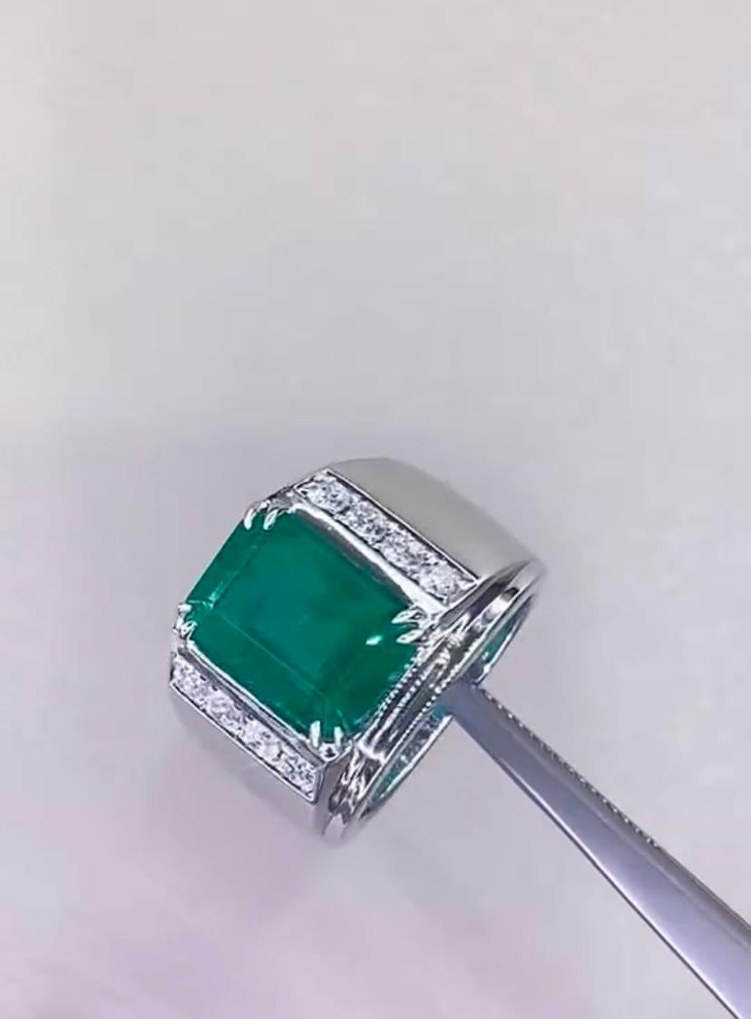 Emerald Cut AIG Certified 4.50 Ct Zambian Emerald Diamonds 18K Gold Ring For Sale
