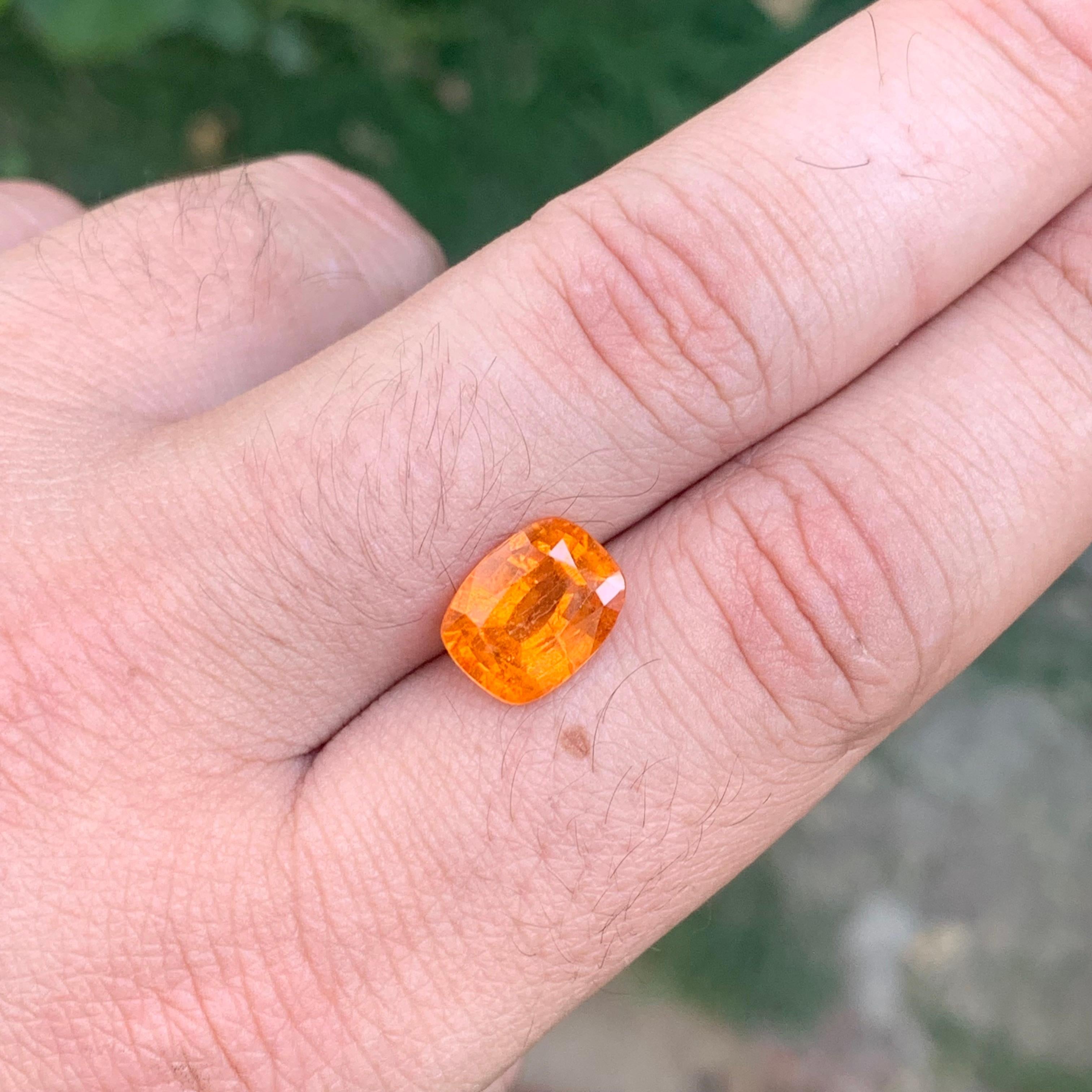 AIG Certified 4.55 Carat Natural Loose Fanta Spessartite Garnet Gemstone im Angebot 2