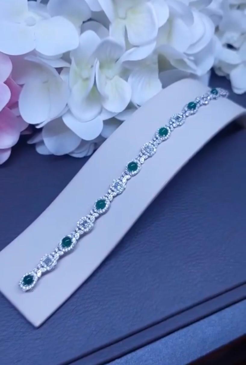 Cabochon AIG Certified 4.55 Carats Zambian Emeralds  4.18 Ct Diamonds 18K Gold Bracelet  For Sale
