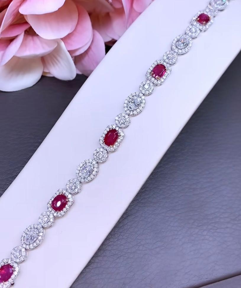 AIG Certified 4.55 Ct Untreated Mozambique Rubies   6.08 Ct Diamonds Bracelet  In New Condition For Sale In Massafra, IT