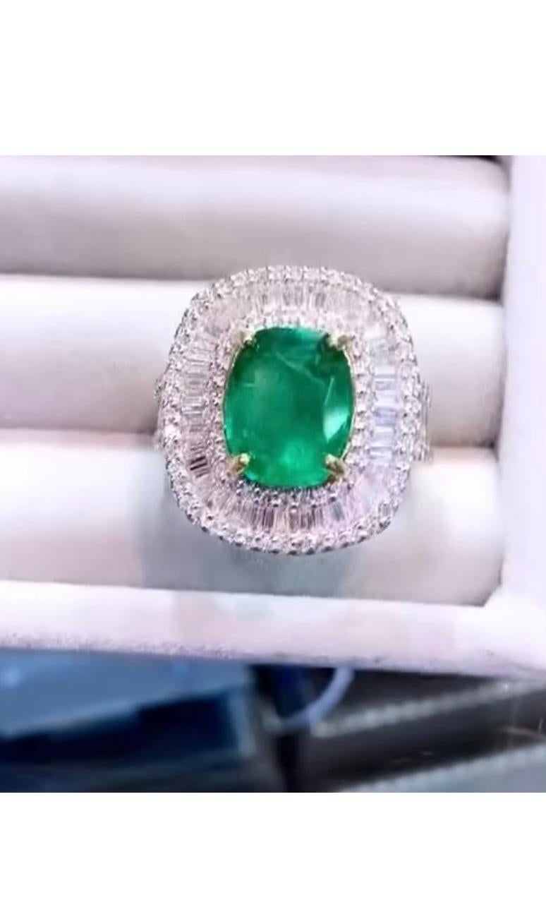 Cushion Cut AIG Certified 4.60 Cts Zambian Emerald 2.30 Cts Diamonds 18K Gold Cocktail Ring For Sale