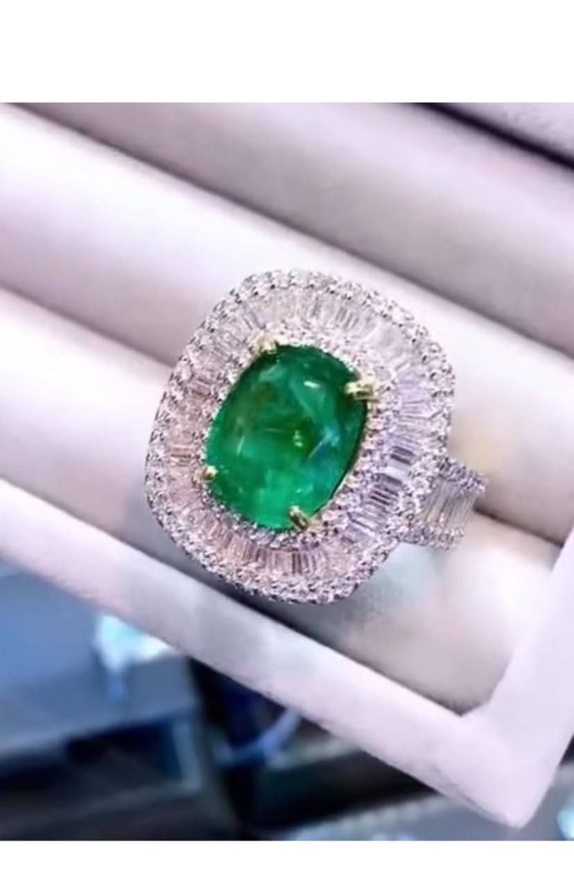 AIG Certified 4.60 Cts Zambian Emerald 2.30 Cts Diamonds 18K Gold Cocktail Ring For Sale 1