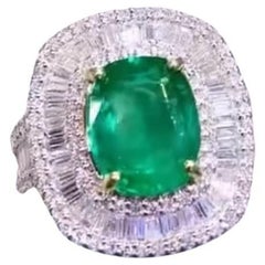 AIG Certified 4.60 Cts Zambian Emerald 2.30 Cts Diamonds 18K Gold Cocktail Ring