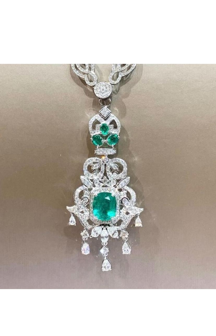 Pendentif en or 18 carats avec émeraudes de Zambie de 4,65 carats et diamants de 3,90 carats certifiés AIG Neuf - En vente à Massafra, IT