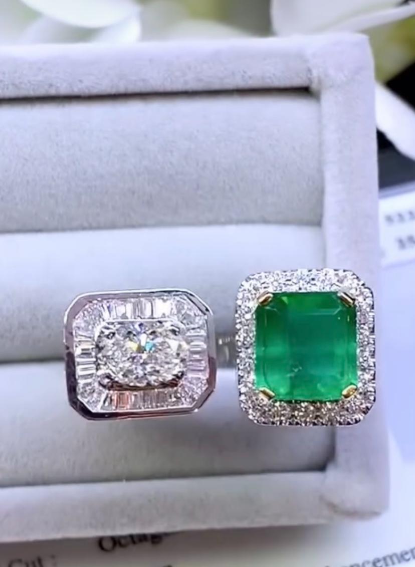 Ti presentiamo un nuovo squisito anello con smeraldo e diamanti. Ogni singolo spot è realizzato in modo meticoloso e il livello di raffinatezza è impareggiabile. Immergiti negli intricati dettagli e apprezza la raffinata maestria con cui è stato