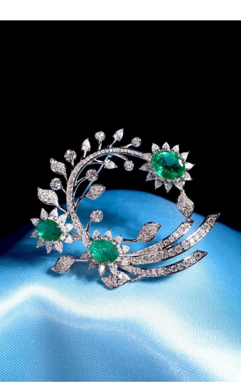 Broche en or 18 carats certifiée AIG 4,90 carats d'émeraude zambienne 4,60 diamants Neuf - En vente à Massafra, IT