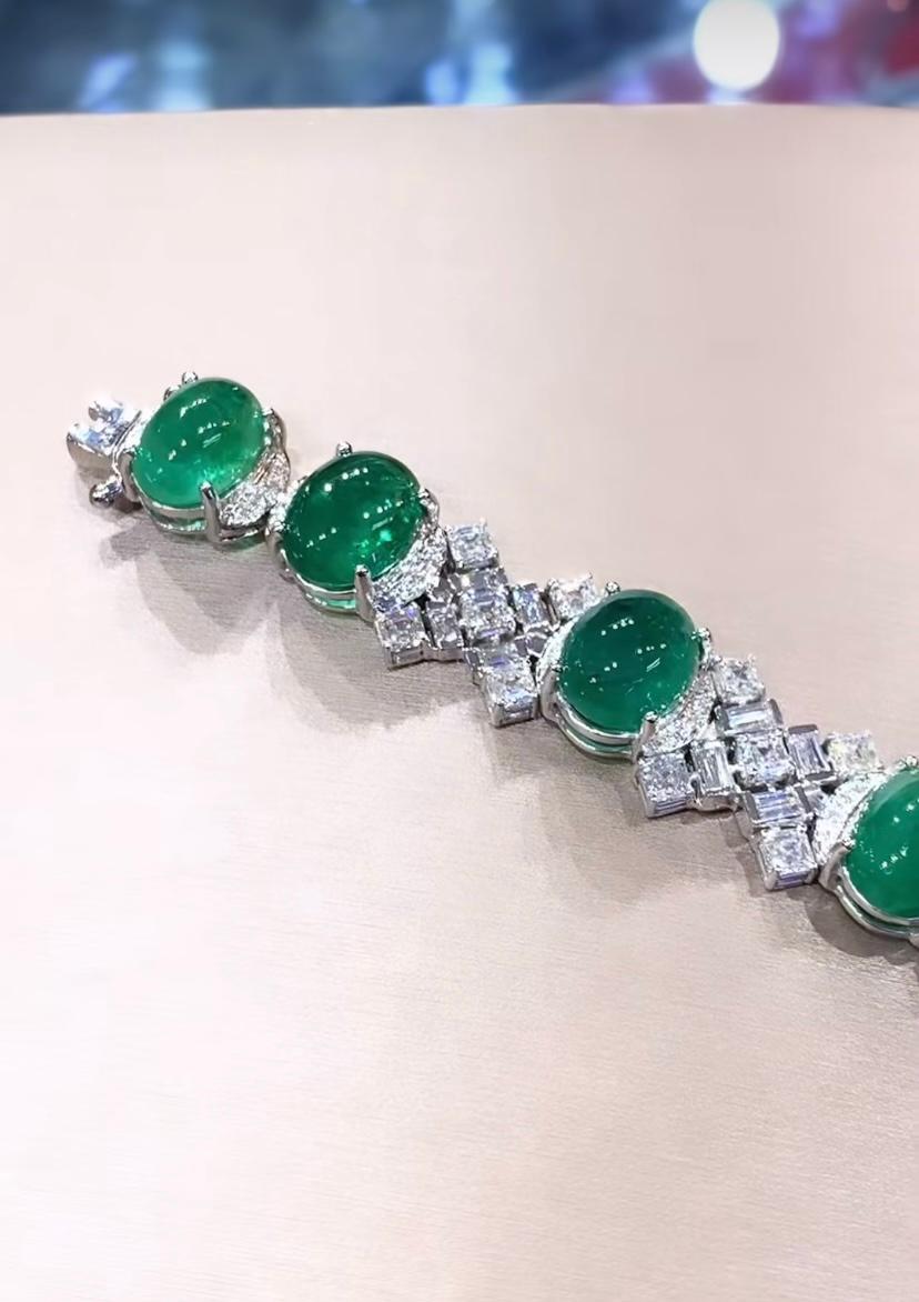 Mixed Cut AIG Certified 49.90 Carats Zambian Emeralds  7.80 Ct Diamonds 18K Gold Bracelet For Sale