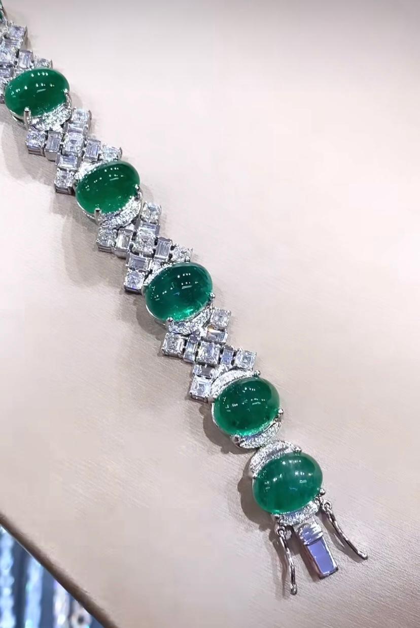 AIG Certified 49.90 Carats Zambian Emeralds  7.80 Ct Diamonds 18K Gold Bracelet In New Condition For Sale In Massafra, IT