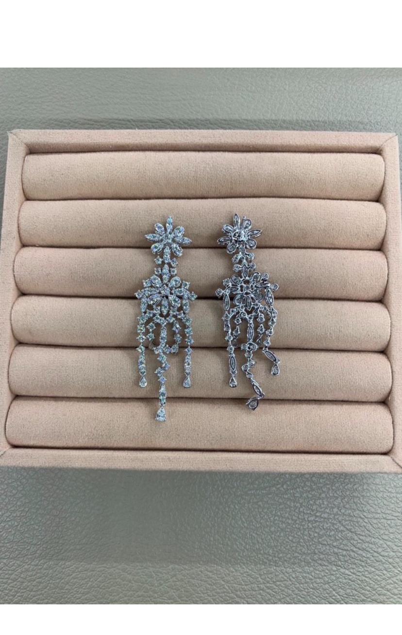 Orecchini in oro 18K con diamanti naturali certificati AIG da 5,00 carati in vendita 3