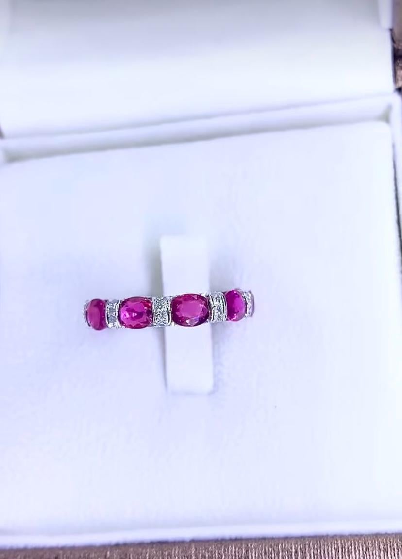 AIG Certified 5.00 Carat Rubies Diamonds 18K Gold Ring In New Condition For Sale In Massafra, IT