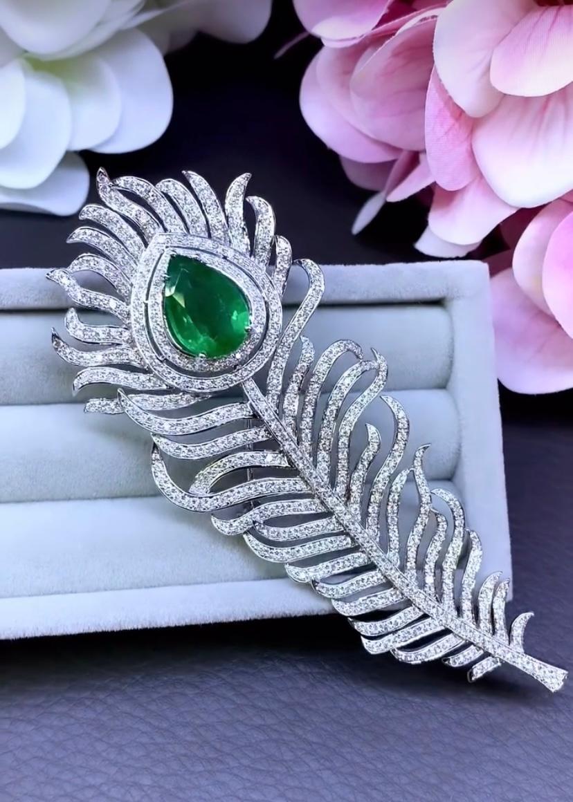 AIG Certified 5.00 Carat  Zambian Emerald  4.80 Ct  Diamonds 18K Gold Brooch  In New Condition For Sale In Massafra, IT
