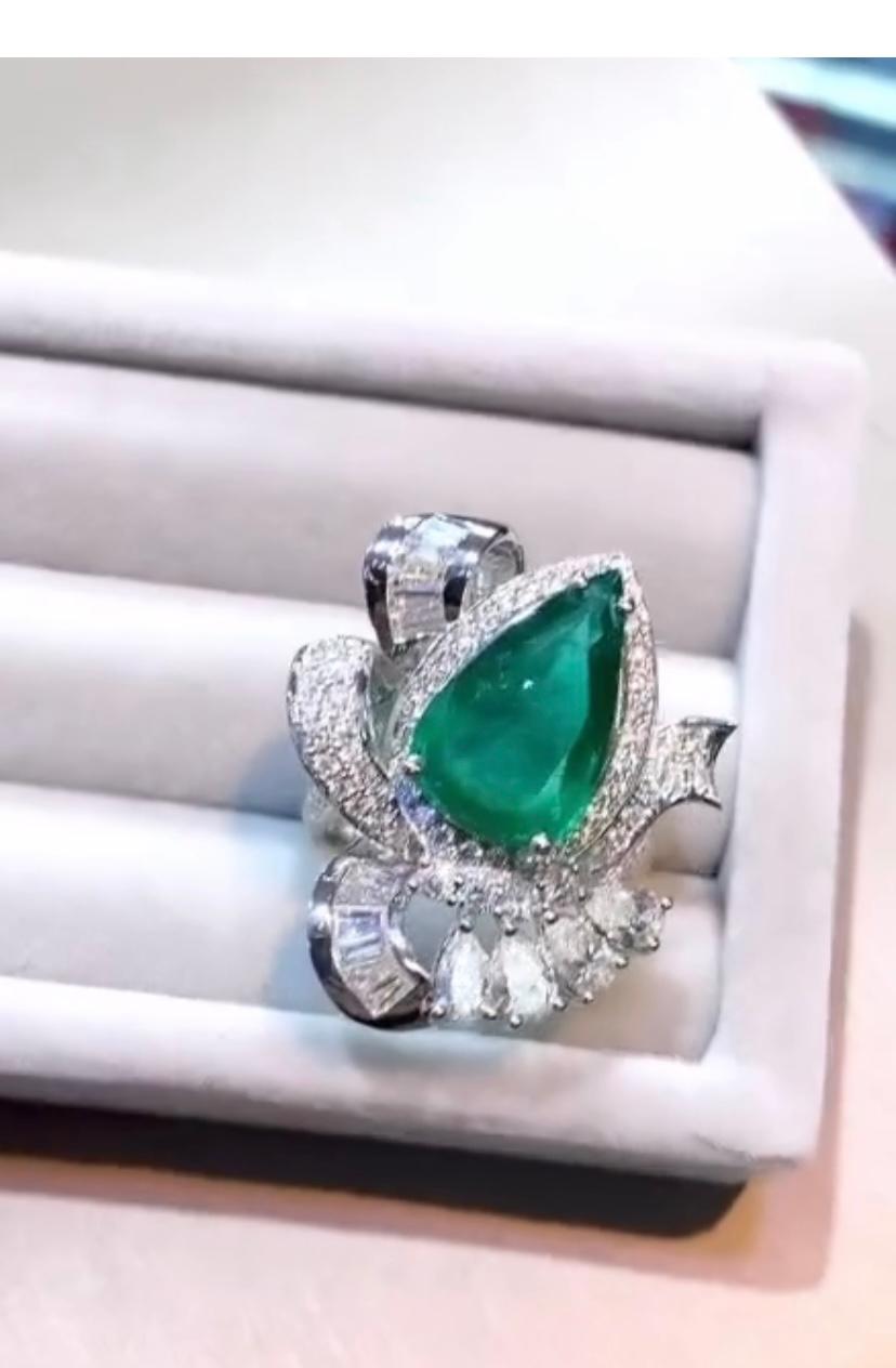 Women's AIG Certified 5.00 Carats Zambian Emerald   Diamonds 18K Gold Ring For Sale