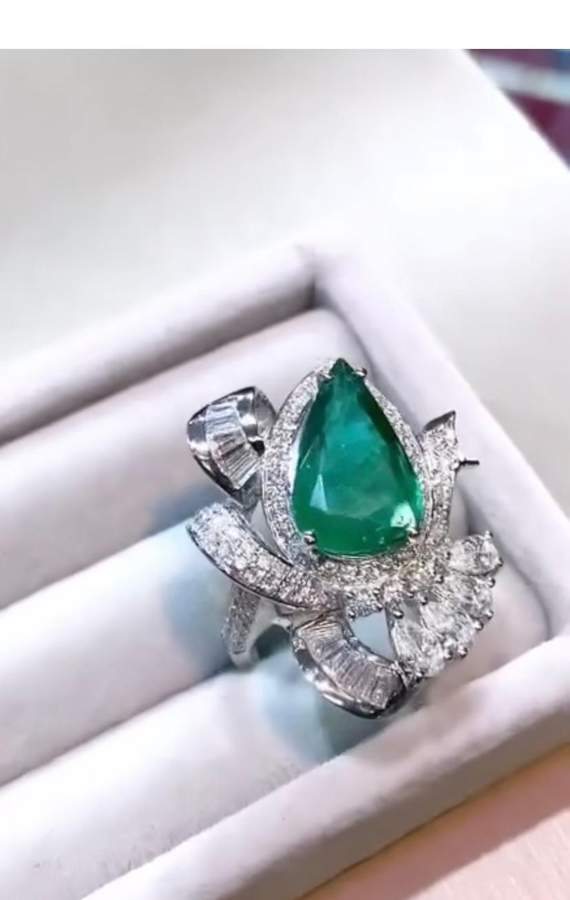 AIG Certified 5.00 Carats Zambian Emerald   Diamonds 18K Gold Ring For Sale 4