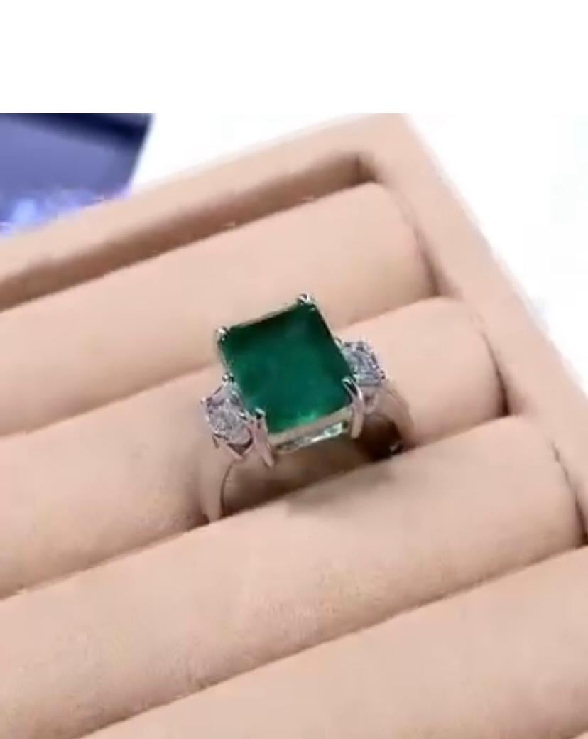 AIG-zertifizierter 5,00 Karat sambischer Smaragd GIA-zertifizierter 0,80 Karat Diamantring (Smaragdschliff) im Angebot