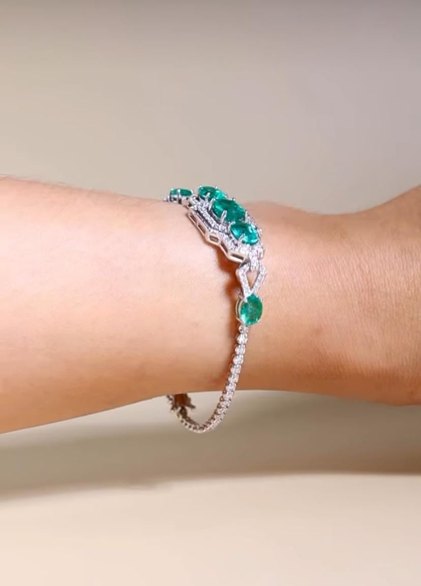 Mixed Cut AIG Certified 5.00 Carats Zambian Emeralds 1.40 Ct Diamonds 18K Gold Bracelet For Sale