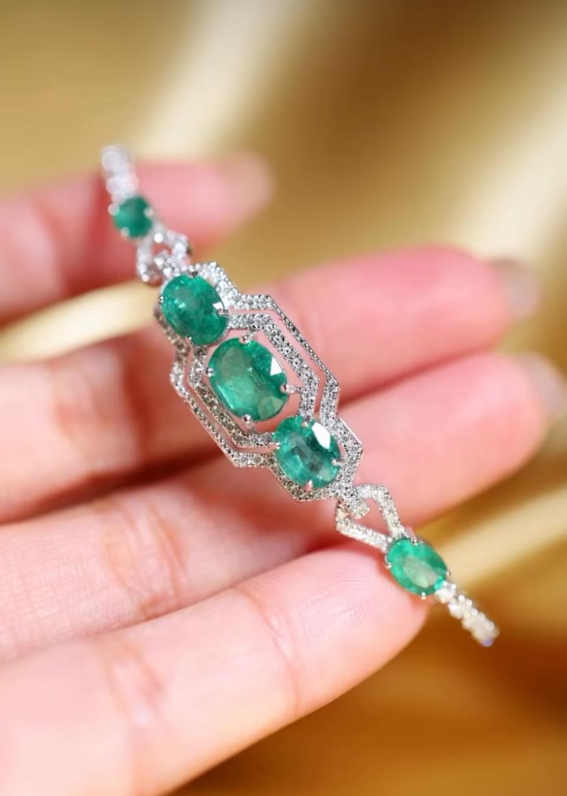 AIG Certified 5.00 Carats Zambian Emeralds 1.40 Ct Diamonds 18K Gold Bracelet In New Condition For Sale In Massafra, IT
