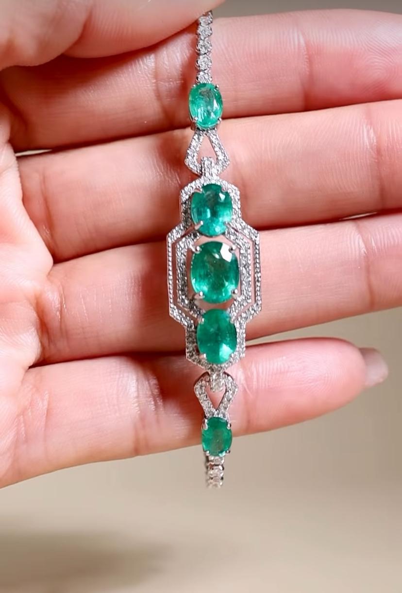 Women's or Men's AIG Certified 5.00 Carats Zambian Emeralds 1.40 Ct Diamonds 18K Gold Bracelet For Sale