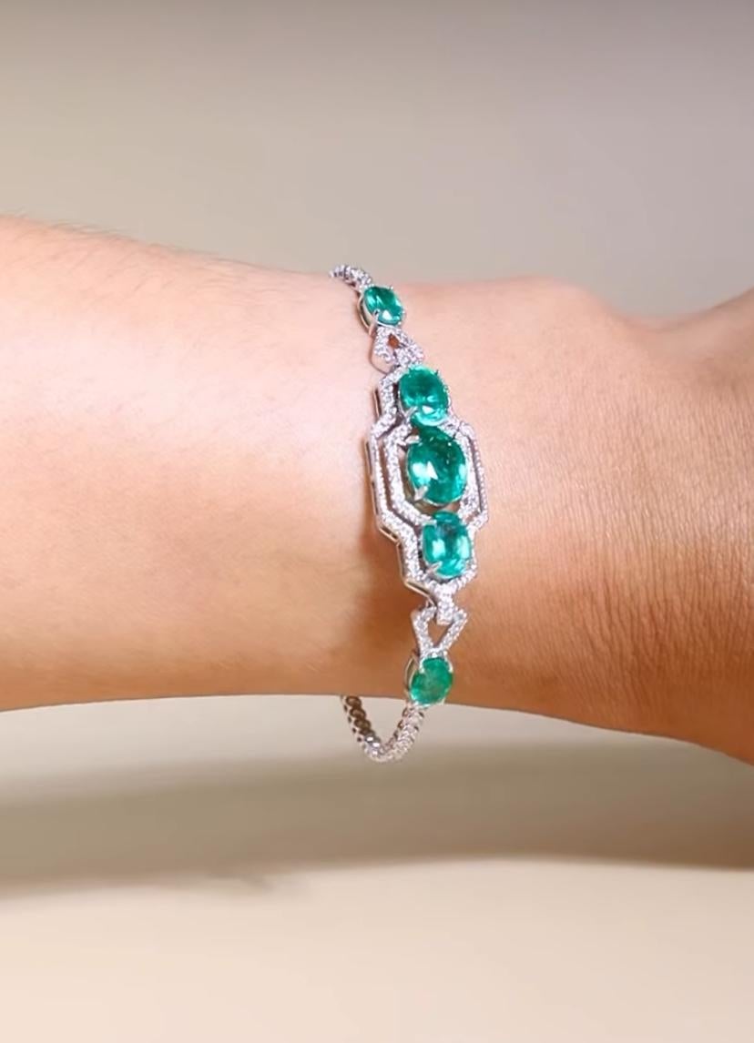 AIG Certified 5.00 Carats Zambian Emeralds 1.40 Ct Diamonds 18K Gold Bracelet For Sale 1