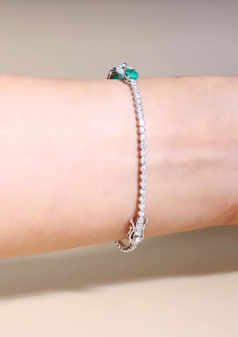 AIG Certified 5.00 Carats Zambian Emeralds 1.40 Ct Diamonds 18K Gold Bracelet For Sale 2