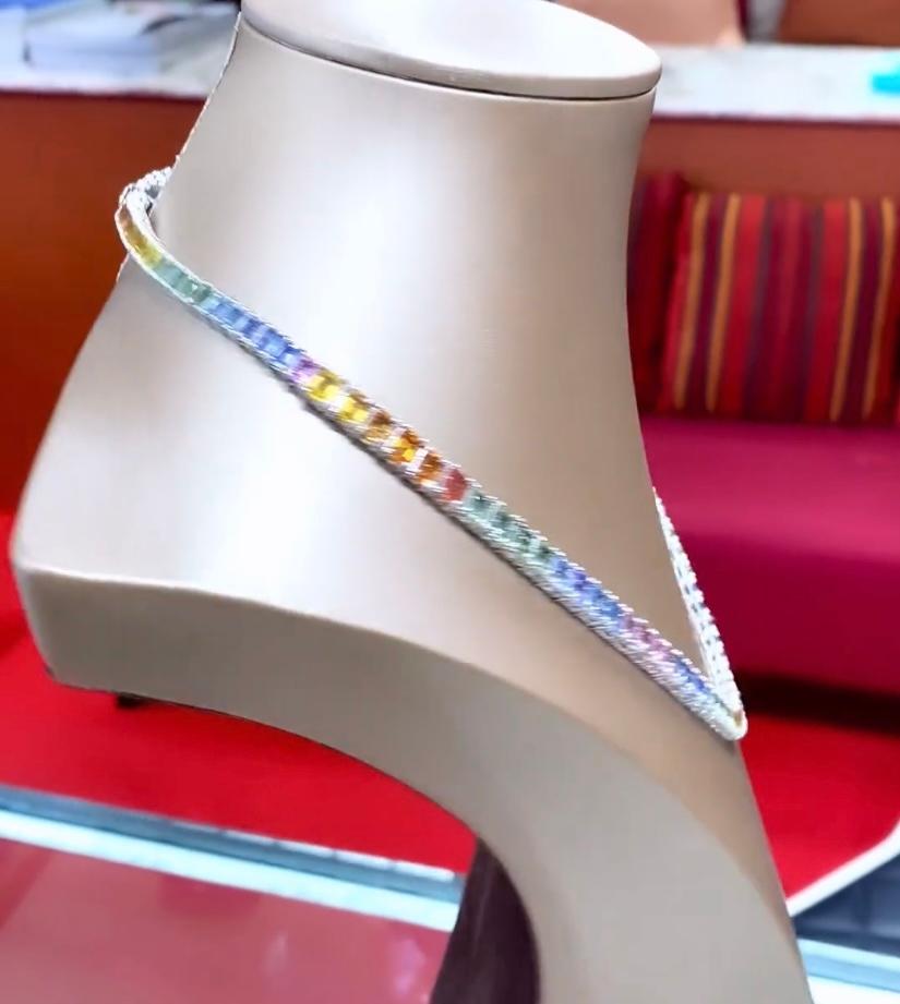AIG Certified 50.00 Carat Ceylon Rainbow Sapphires  18K Gold Necklace In New Condition For Sale In Massafra, IT