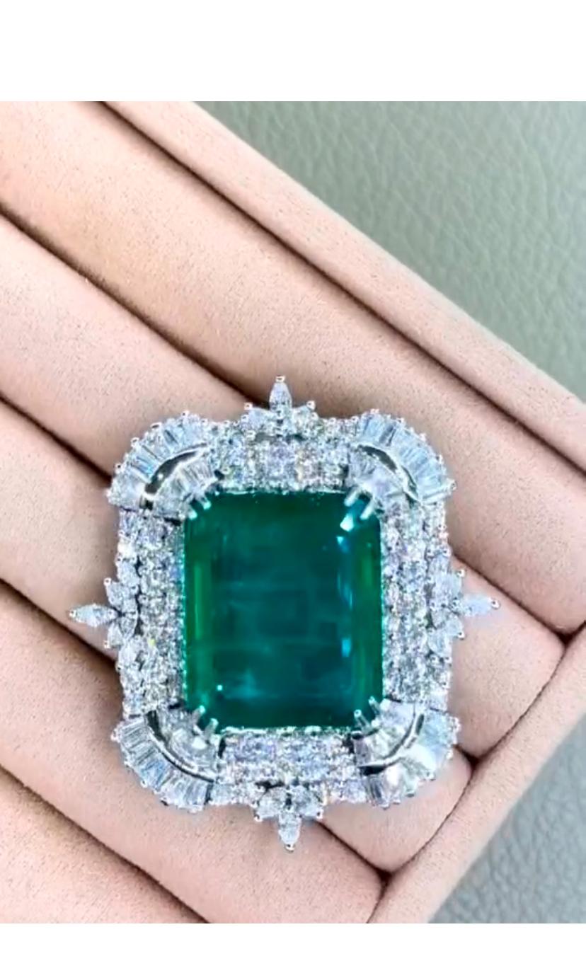 An exquisite Emerald and Diamonds pendant/brooch.
This masterpiece radiates timeless elegance and unparalleled sophistication.
Crafted for those desire the extraordinary, this unique piece is adorned with a centre lustrous big Emeralds and