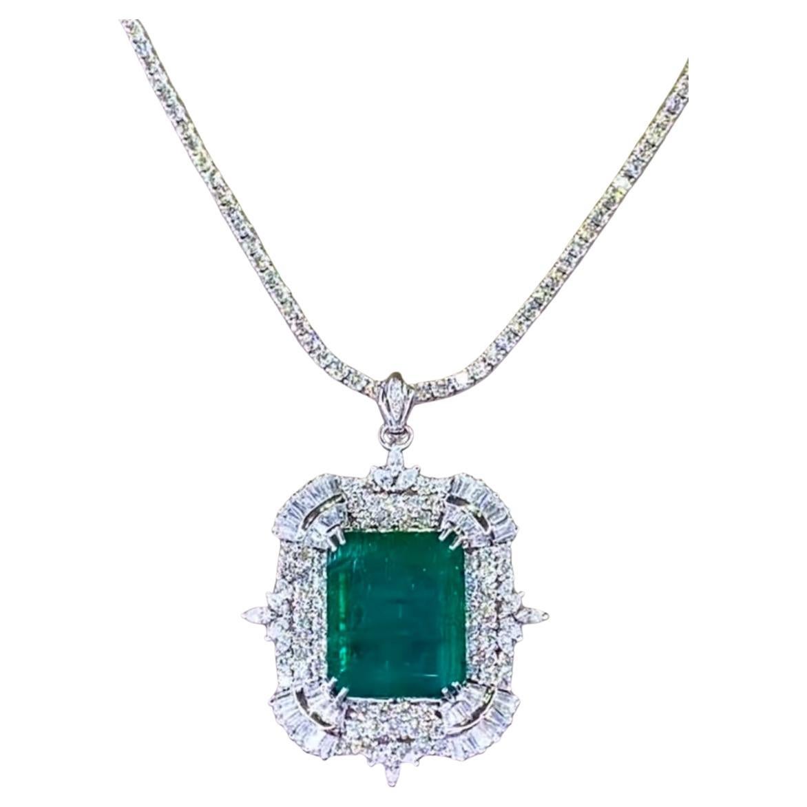 Pendentif/Broche en or certifié AIG, émeraude de Zambie de 50,00 carats et diamants de 8,80 carats