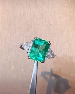 Certified 5.00 Carat Colombian Emerald 1.70 Ct Diamonds 18K Gold Ring