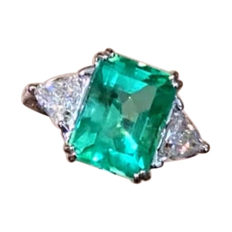 AIG Certified 5.20 Carat Colombian Emerald 1.70 Ct Diamonds 18K Gold Ring