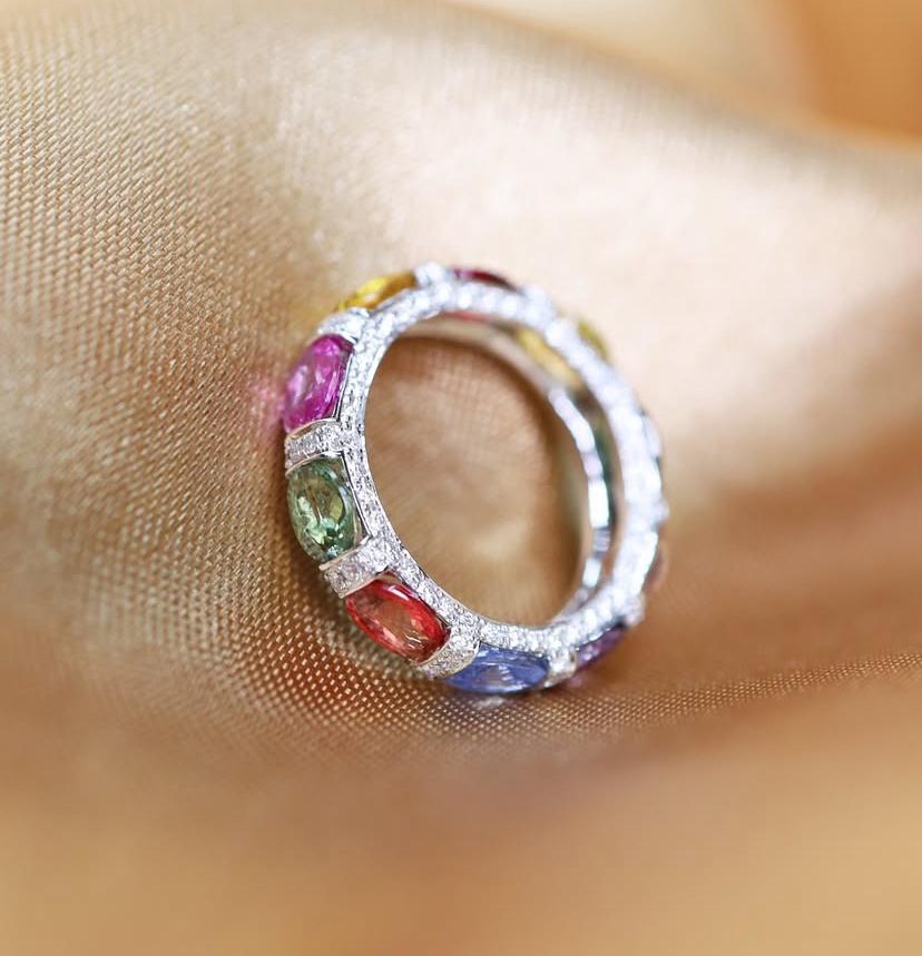 AIG Certified 5.20 Ct Zafiros de Ceilán Diamantes Anillo de Oro de 18k en Nuevo estado para la venta en Massafra, IT
