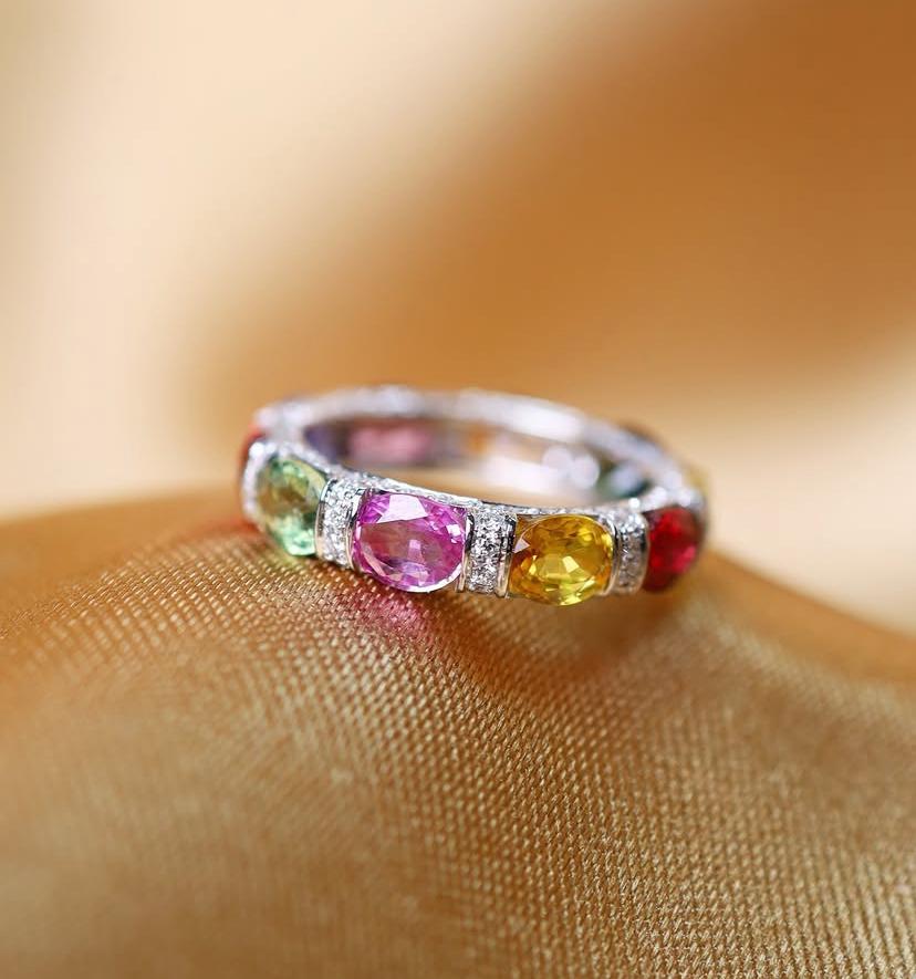 AIG Certified 5.20 Ct Zafiros de Ceilán Diamantes Anillo de Oro de 18k en venta 4