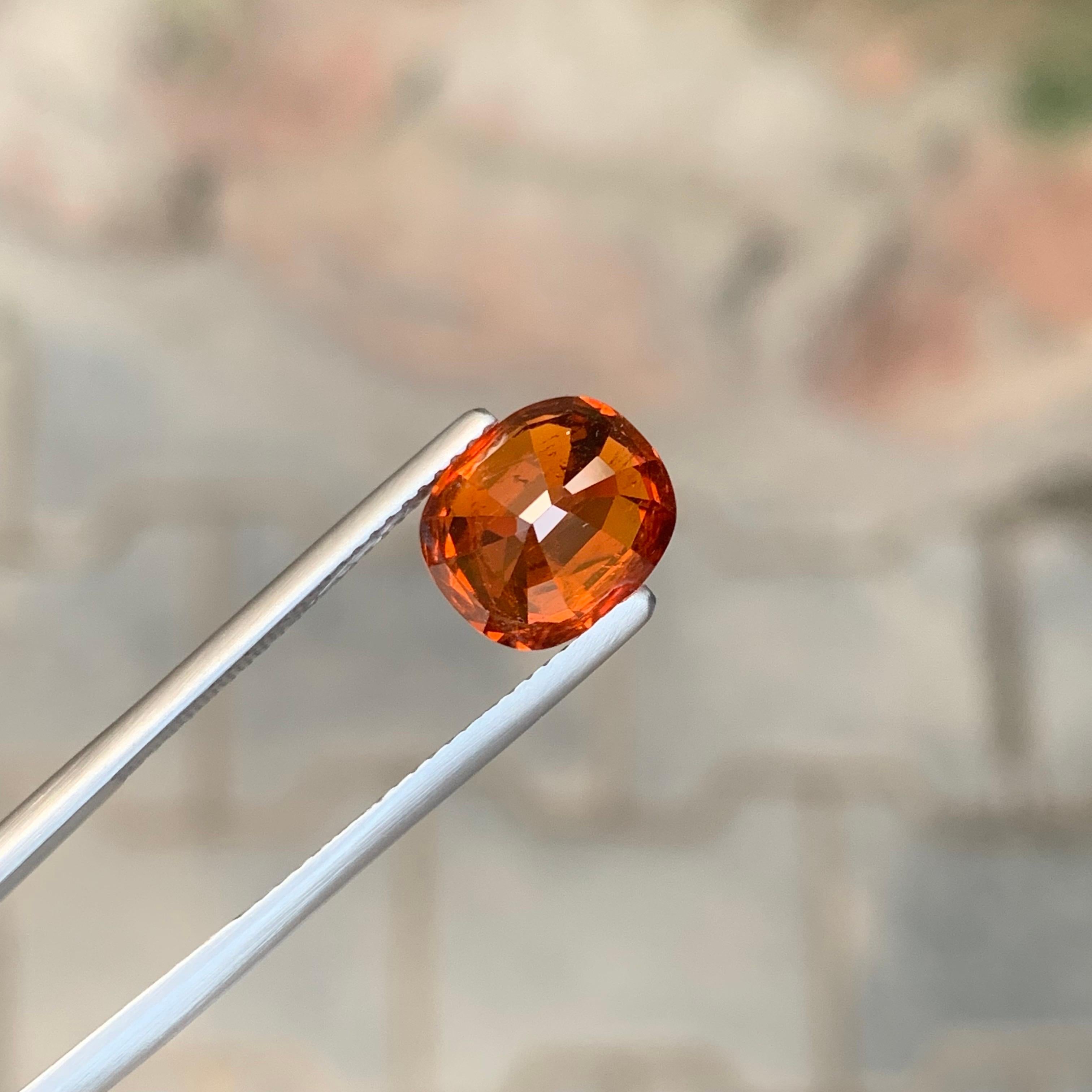 Gemma di granato spessartita naturale sfusa con taglio a cuscino certificata AIG da 5,23 carati in vendita 4