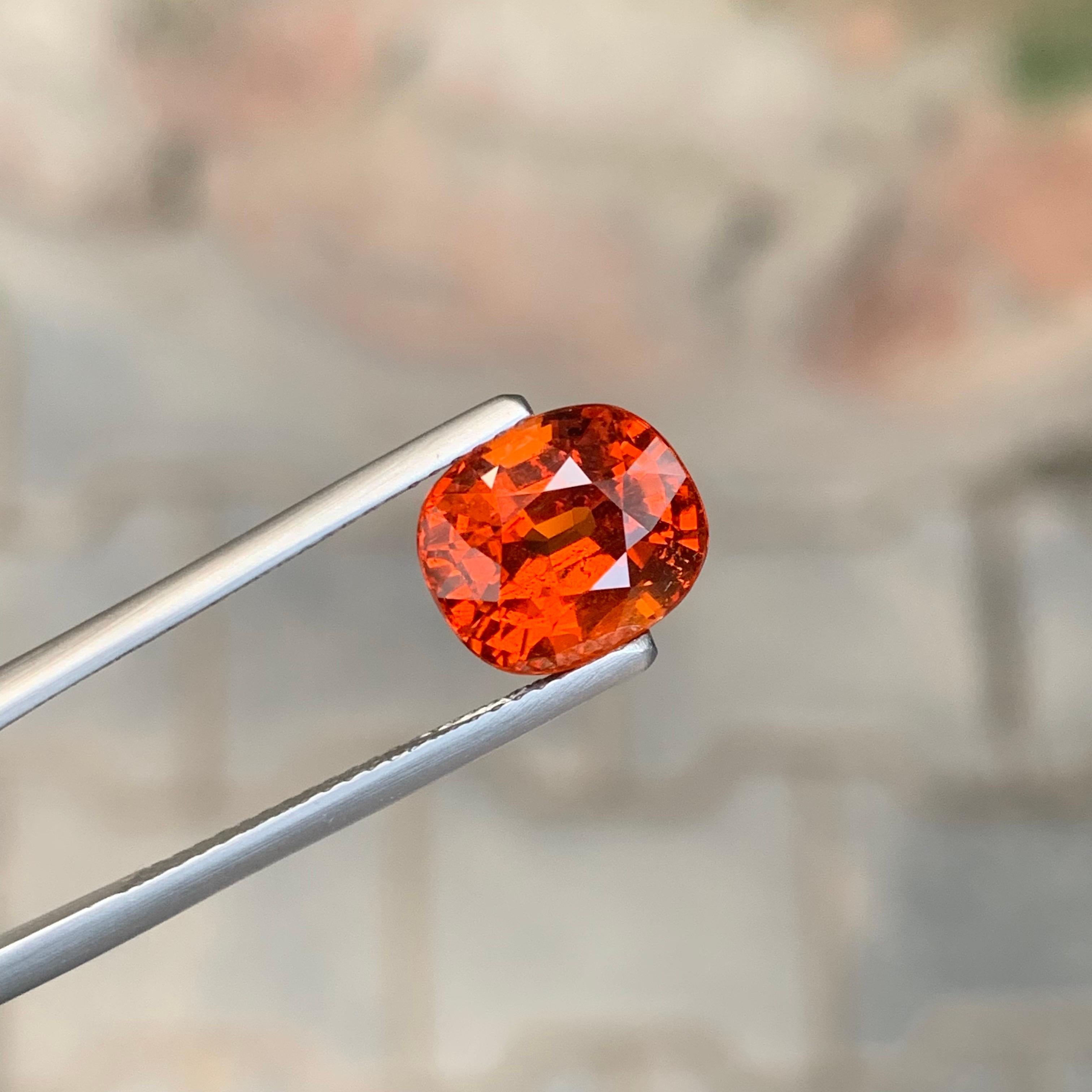 Gemma di granato spessartita naturale sfusa con taglio a cuscino certificata AIG da 5,23 carati in vendita 7