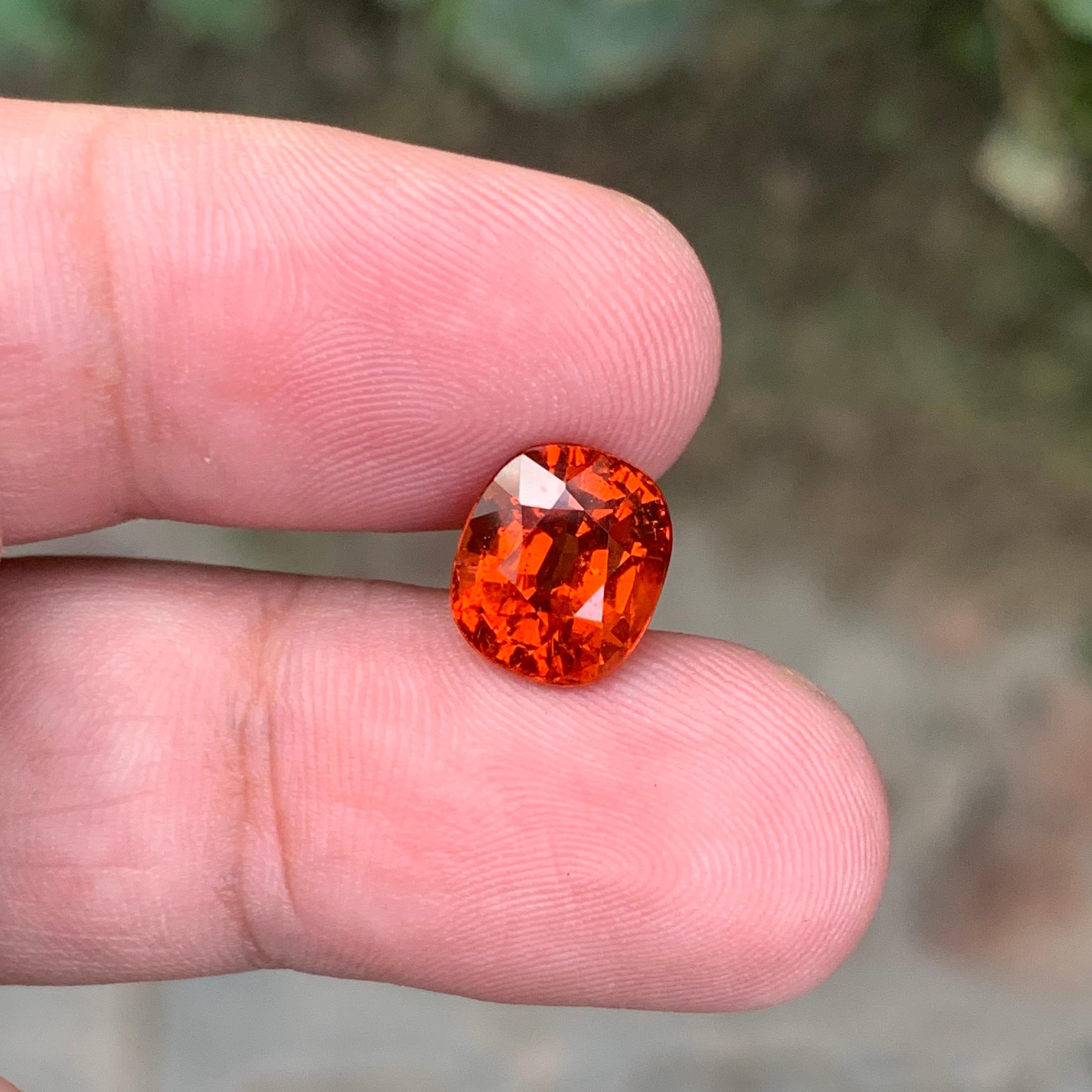 Gemma di granato spessartita naturale sfusa con taglio a cuscino certificata AIG da 5,23 carati in vendita 8