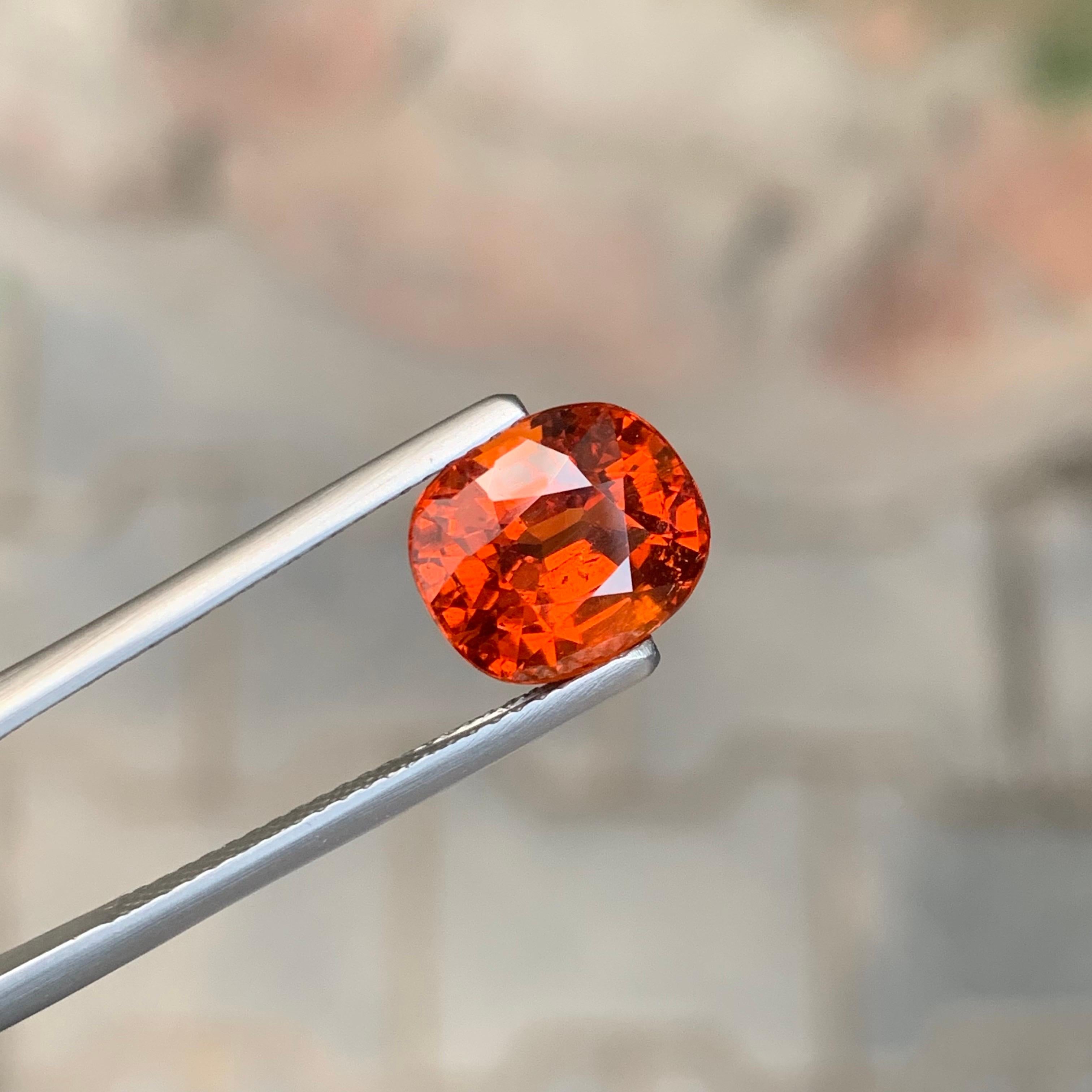 Gemma di granato spessartita naturale sfusa con taglio a cuscino certificata AIG da 5,23 carati in vendita 1