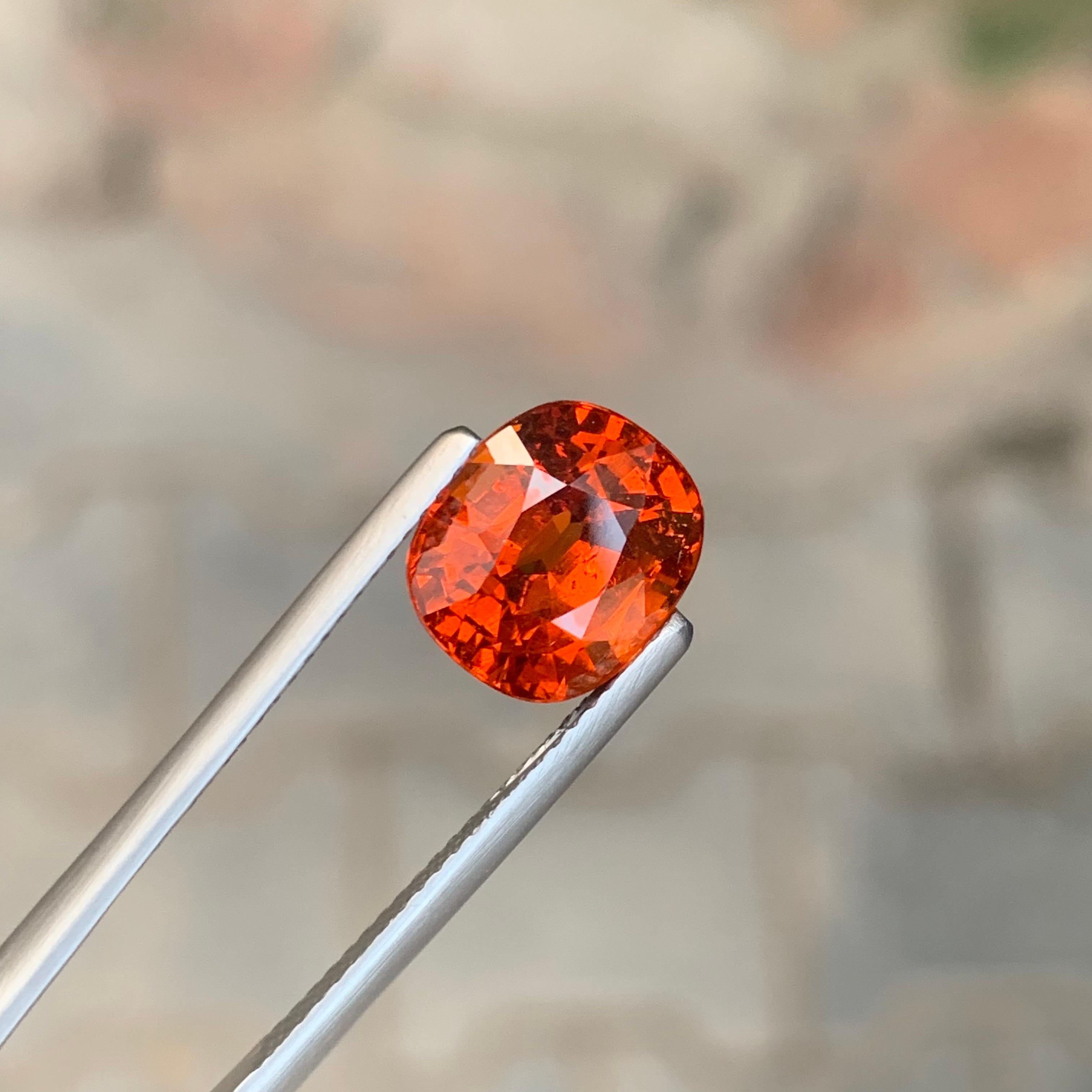 Gemma di granato spessartita naturale sfusa con taglio a cuscino certificata AIG da 5,23 carati in vendita 3