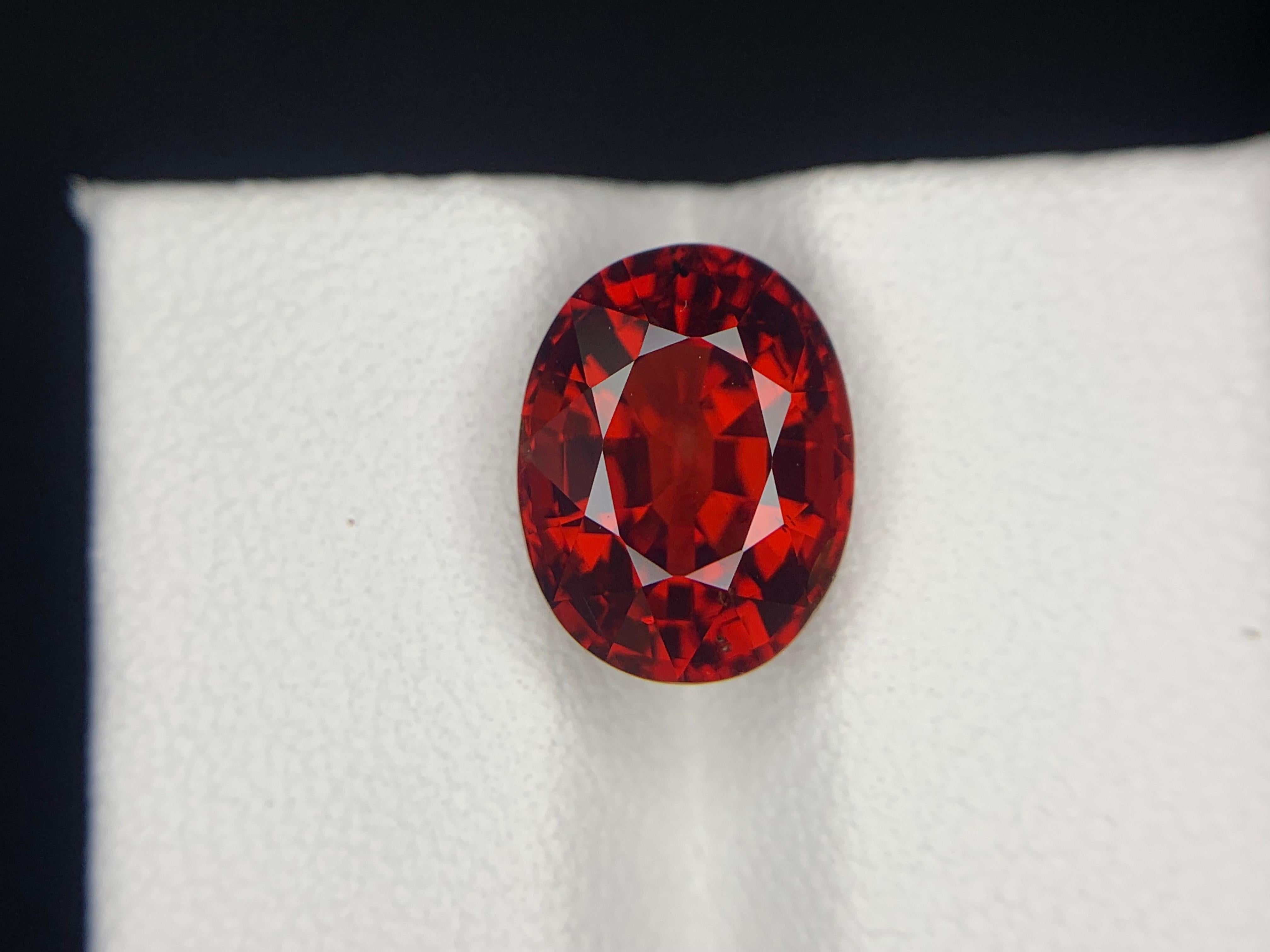 Taille coussin AIG Certified 5.25 Carat Natural Loose Spessartite Garnet Cushion Shape Gemstone (pierre précieuse en forme de coussin) en vente