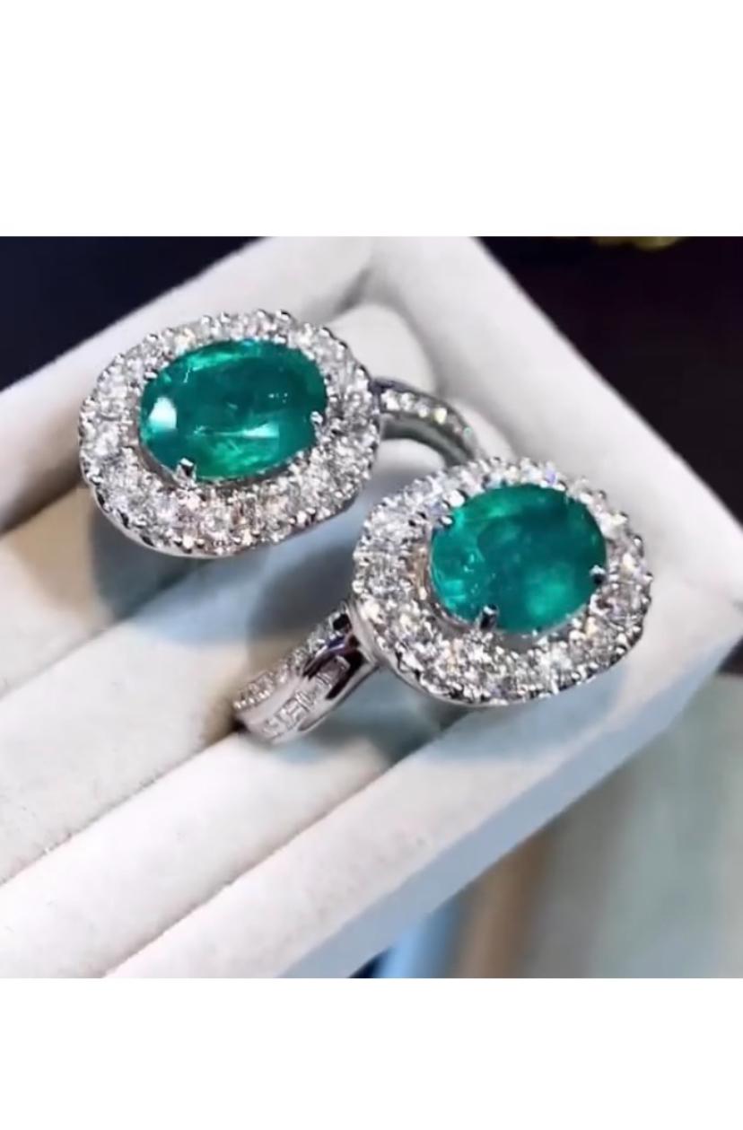 AIG Certified 5.25 Carats Zambian Emeralds  2.20 Ct Diamonds 18K Gold Ring  In New Condition For Sale In Massafra, IT