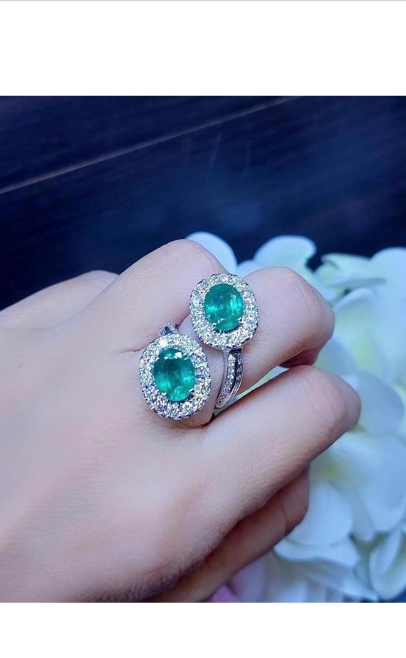 Smeraldi dello Zambia certificati AIG da 5.25 carati  Anello con 2,20 carati di diamanti in oro 18 carati in vendita 1
