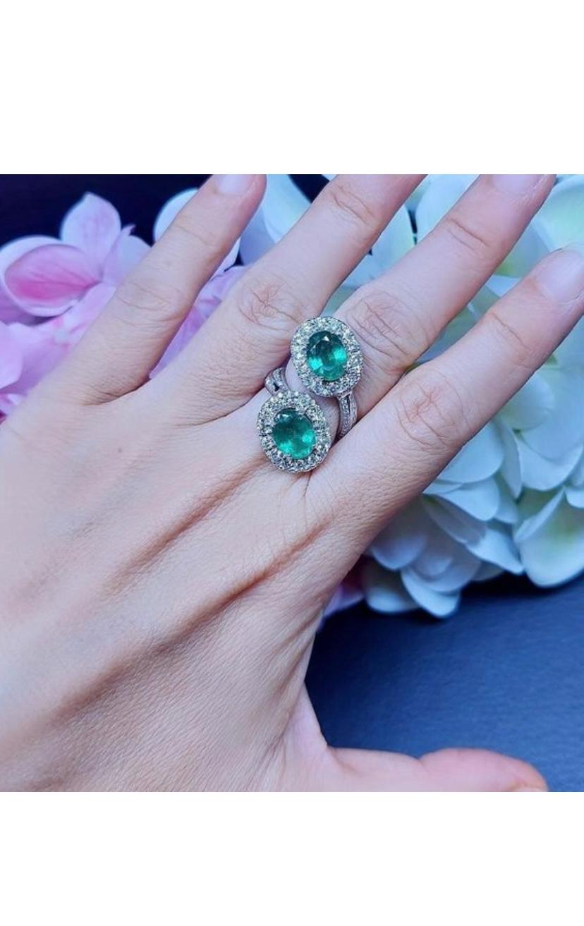 AIG Certified 5.25 Carats Zambian Emeralds  2.20 Ct Diamonds 18K Gold Ring  For Sale 2