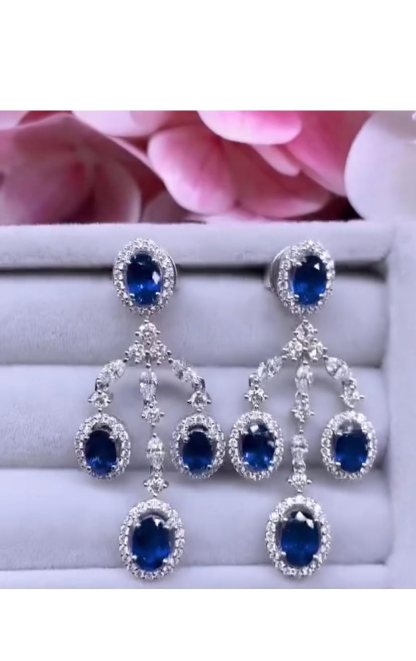 Orecchini in oro 18K certificati AIG con 5,30 ct di zaffiri blu di Ceylon e 2,00 ct di diamanti In condizioni Nuovo in vendita a Massafra, IT