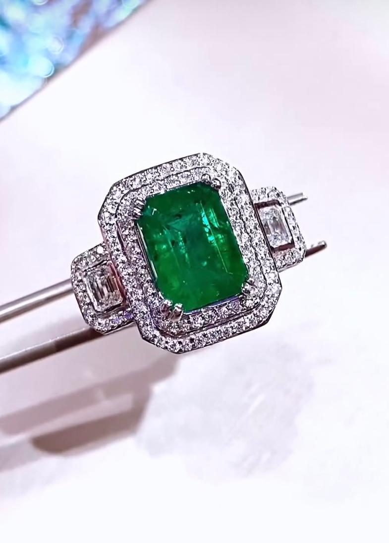 AIG Certified 5.40 Carat Zambian Emerald  1.70 Ct Diamonds 18K Gold Ring  In New Condition For Sale In Massafra, IT