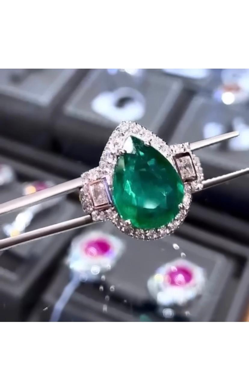 Women's or Men's AIG Certified 5.40 Carats Zambian Emerald  1.70 Ct Diamonds 18K Gold Ring  For Sale