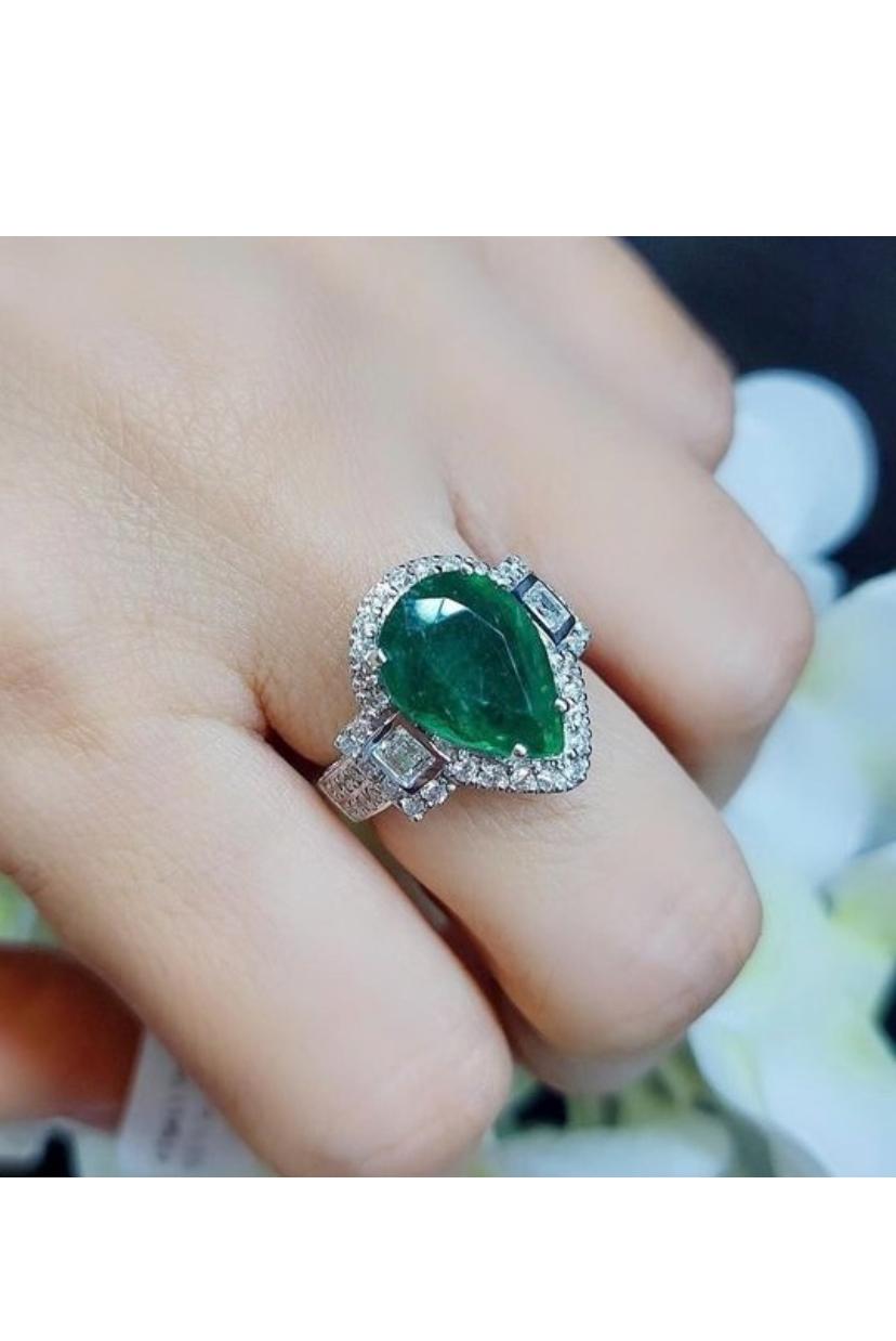 AIG-zertifizierter 5.40 Karat sambischer Smaragd  1,70 Karat Diamanten 18K Gold Ring  im Angebot 2